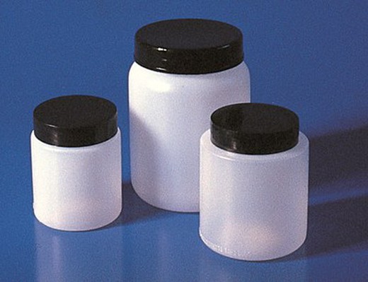 Cylindrical plastic bottle with lid (250 to 1000ml)