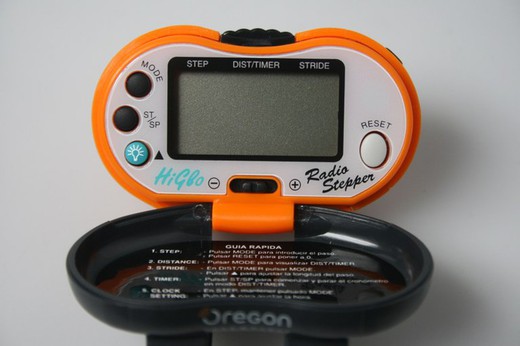 PEDOMETER MIT RADIO UND KOPFHÖRERN PE 316 FM — Raig