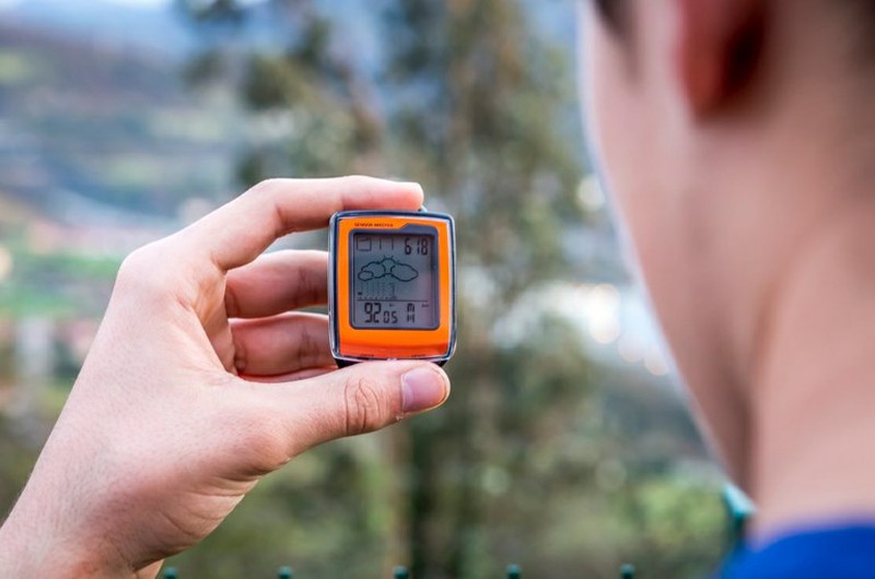 Ziel Altimetro-Barometro tascabile con bussola e termometro